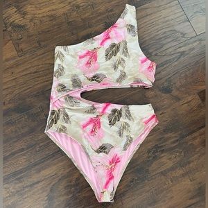 BEACHRIOT FLORAL ONE PIECE SWIMSUIT SZ XL